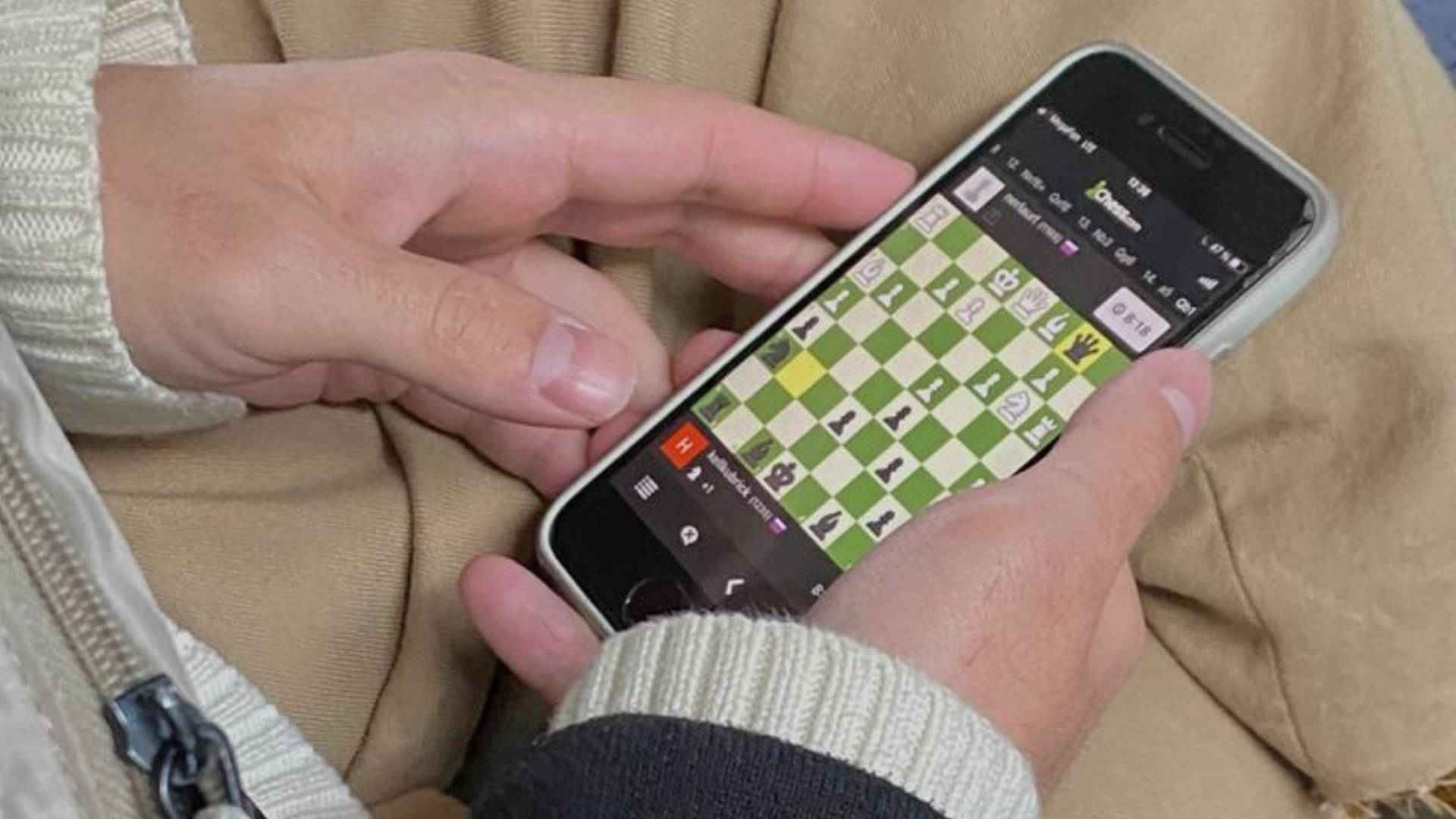 Mobile Card Games with Rewarding Collection Systems
